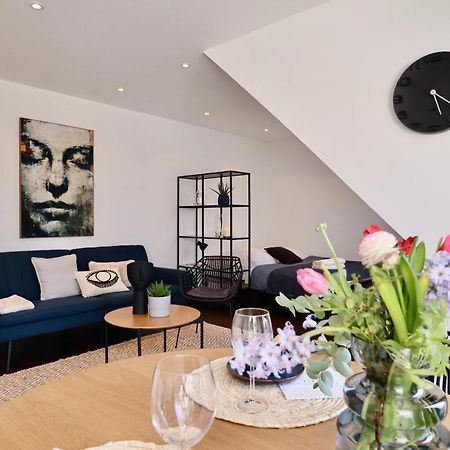 Sunset Apartment: Free Parking + Balcony + Netflix Есен Екстериор снимка
