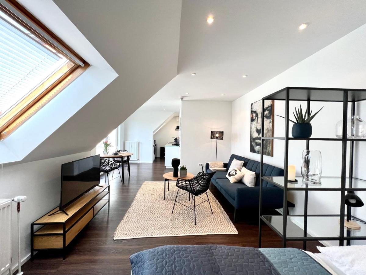 Sunset Apartment: Free Parking + Balcony + Netflix Есен Екстериор снимка
