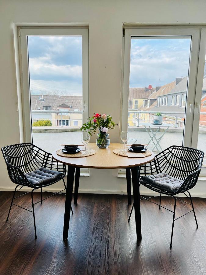 Sunset Apartment: Free Parking + Balcony + Netflix Есен Екстериор снимка