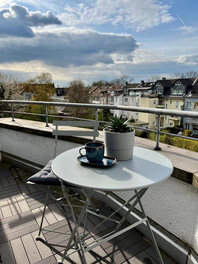 Sunset Apartment: Free Parking + Balcony + Netflix Есен Екстериор снимка